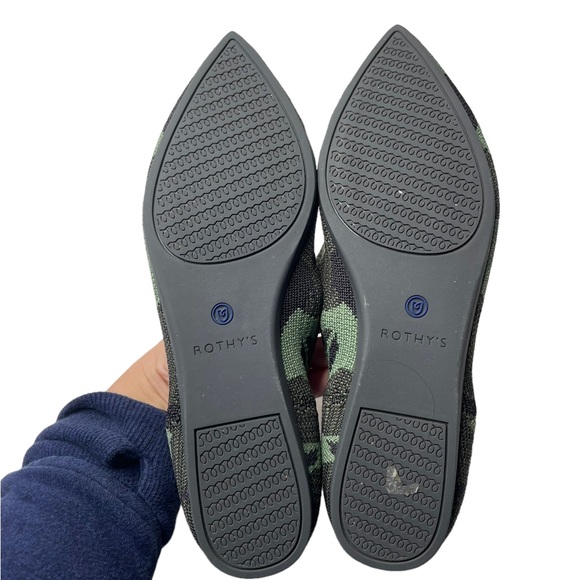 Rothys | The Point in Olive Camo 7.5 - Picture 3 of 11